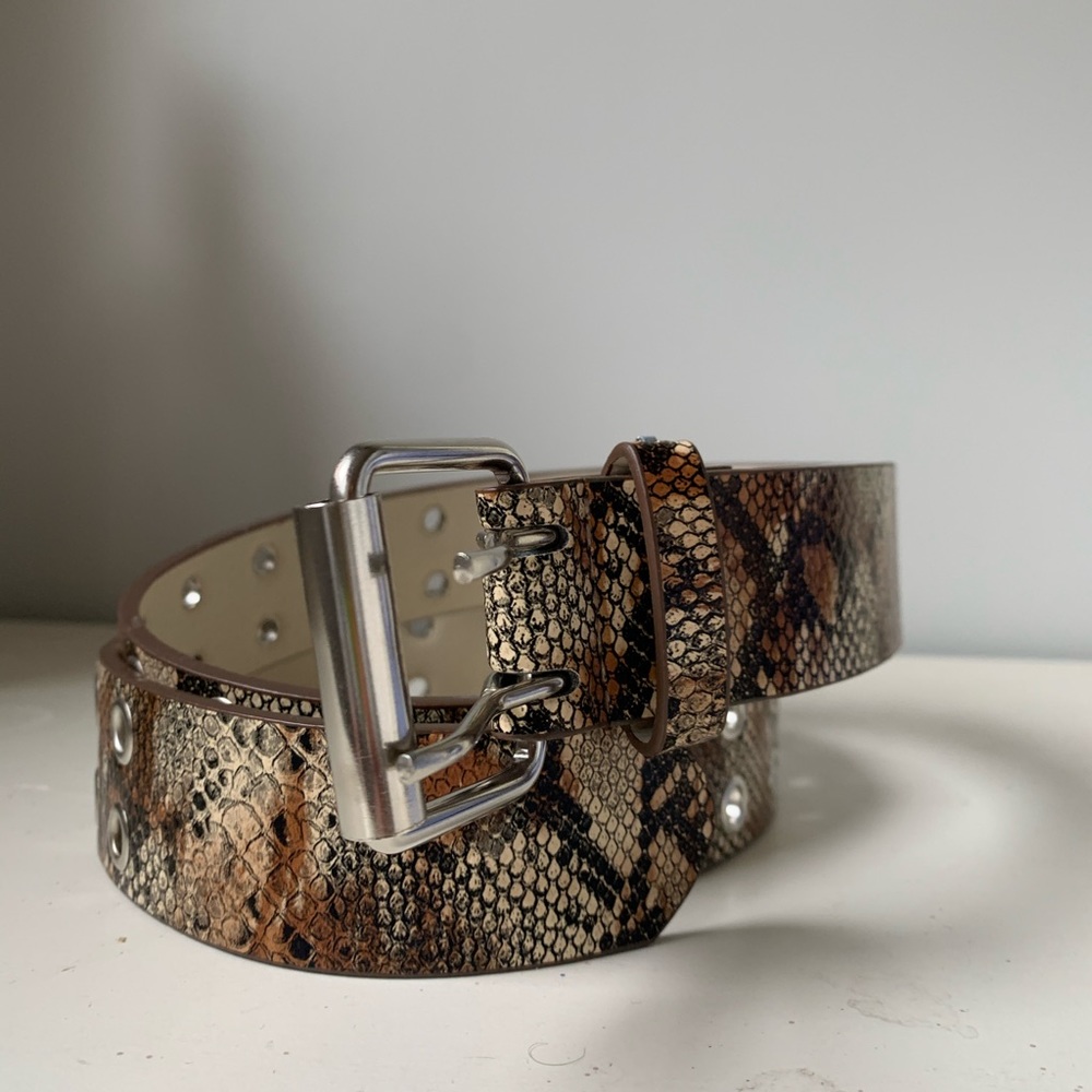 Snakeskin double loop belt